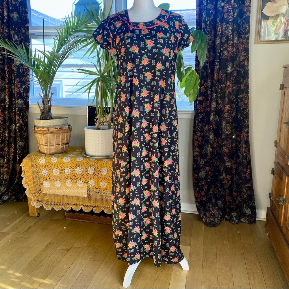 Vintage floral maxi
"housecoat" dress